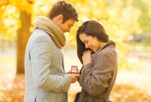 Man proposed to his girlfriend with the engagement ring he bought